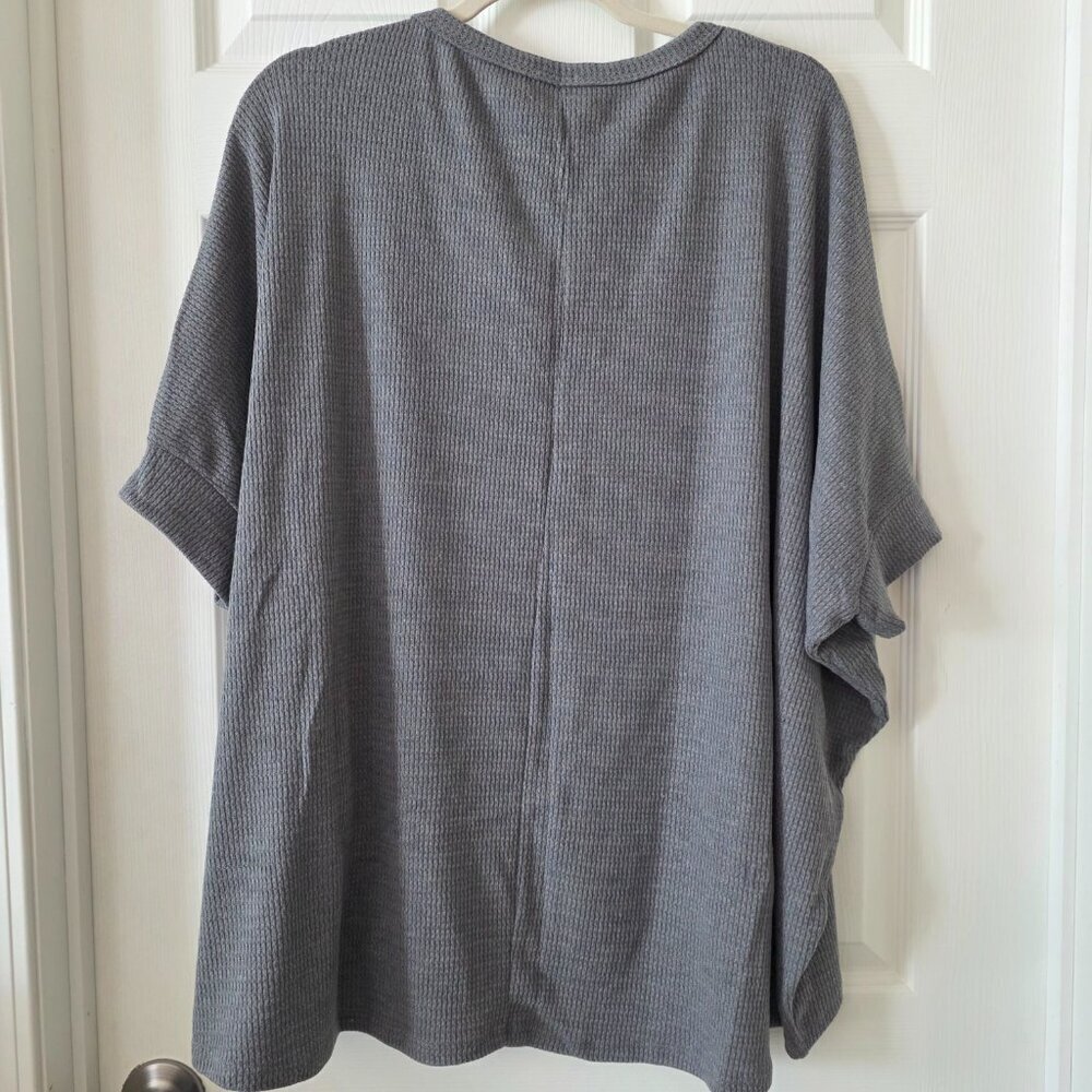 Dear Scarlett Gray Waffle Knit Oversized Short Sleeved Top Woman's Size Medium - Picture 2 of 7